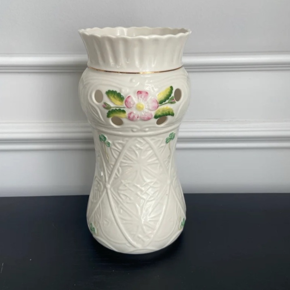 Belleek Ireland Celtic Rose & Shamrock globe hurricane lamp porcelain cream H-10